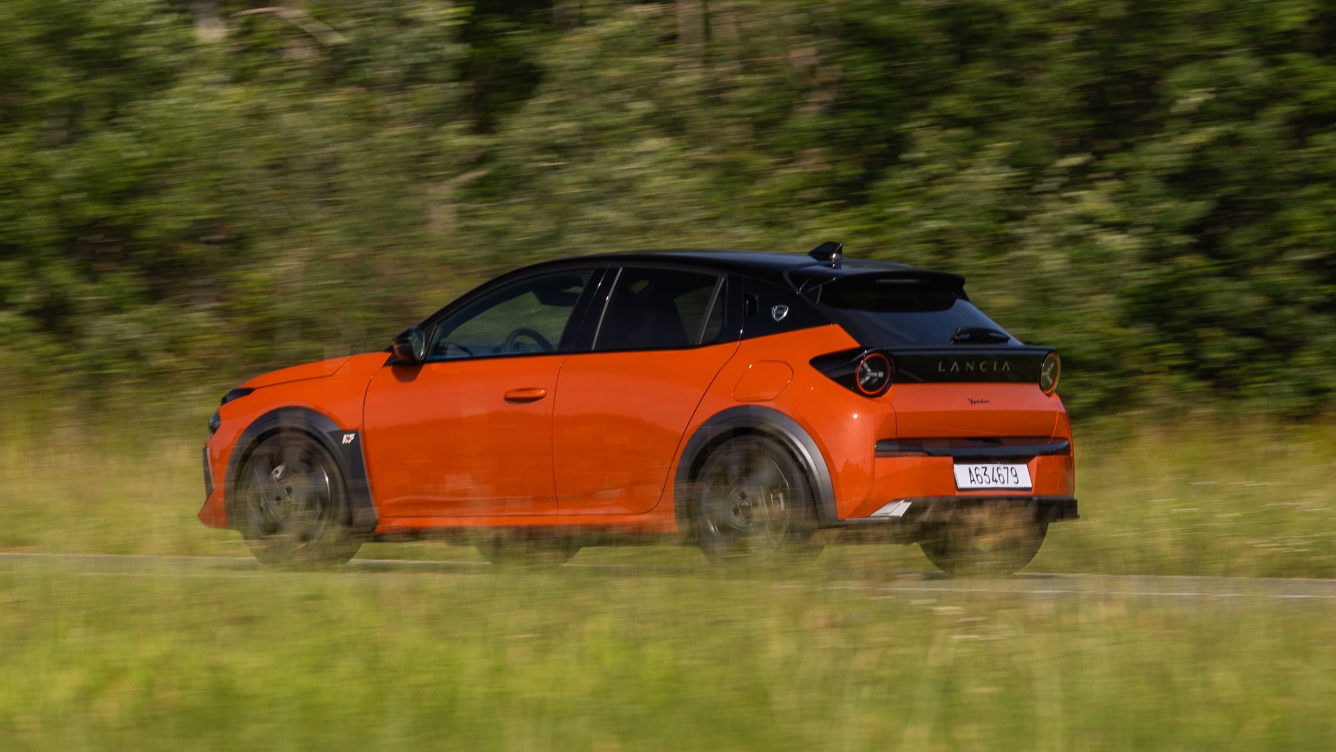 Disponible en cuatro acabados (Ypsilon, LX, HF Line y HF), este vehículo ofrece una amplia gama de alternativas para satisfacer las necesidades de los conductores más exigentes.