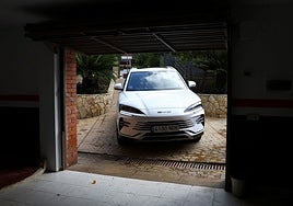 Warren Buffett cierra su posición en BYD y sus acciones se tambalean