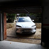 Warren Buffett cierra su posición en BYD y sus acciones se tambalean