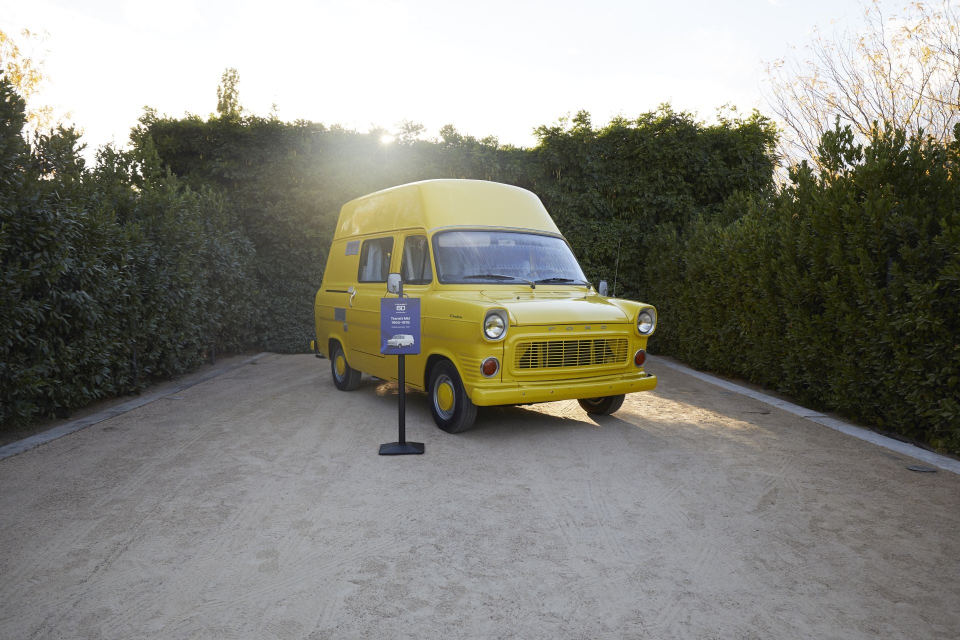 Ford España celebra el 60 aniversario de la Transit, el vehículo comercial más versátil y fiable del mundo, en un evento homenaje a las seis décadas de servicio de este icono de la productividad, marcando seis décadas de liderazgo en el mercado, innovación y un compromiso inquebrantable con las necesidades de las empresas.