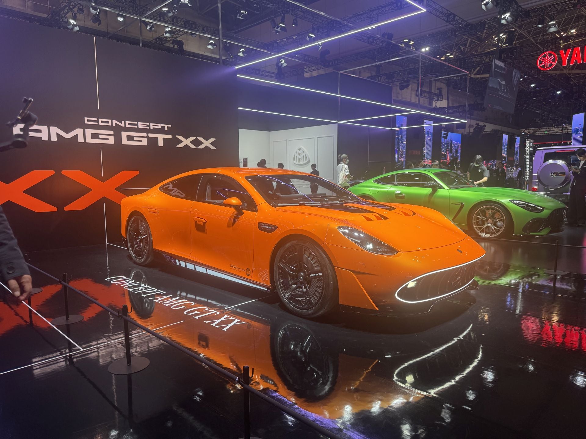 La marca alemana Mercedes-Benz aparece en el listado de participantes del JMS, aunque con un perfil más discreto respecto a lanzamientos de gran impacto comunicativo. Lo más destacado es la Mercedes-Benz Trucks, un monovolumen futurista muy del gusto asiático, donde los pasajeros de la segunda fila son realmente los protagonistas.