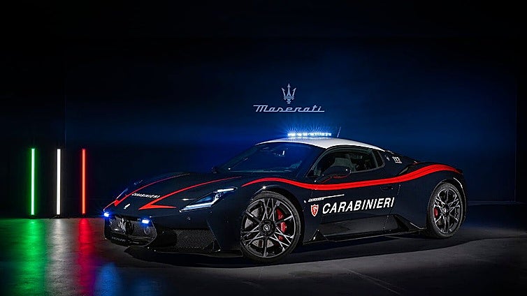 Los Carabinieri estrenan supercoches Maserati y Alfa Romeo para emergencias
