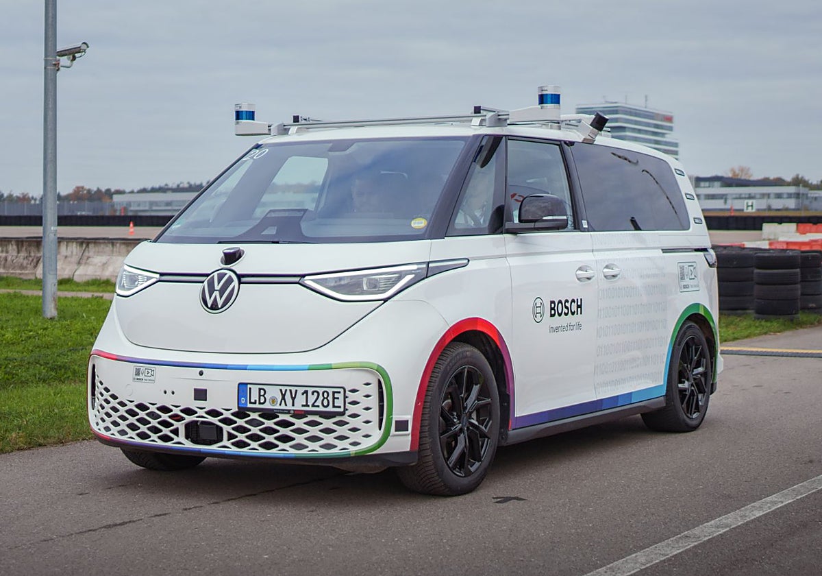 El VW ID. Buzz, equipado con los sensores para la conducción autónoma