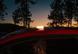 Multa de 200 euros, sin seguro y hasta cárcel: Las consecuencias de no llevar la V16 en el coche