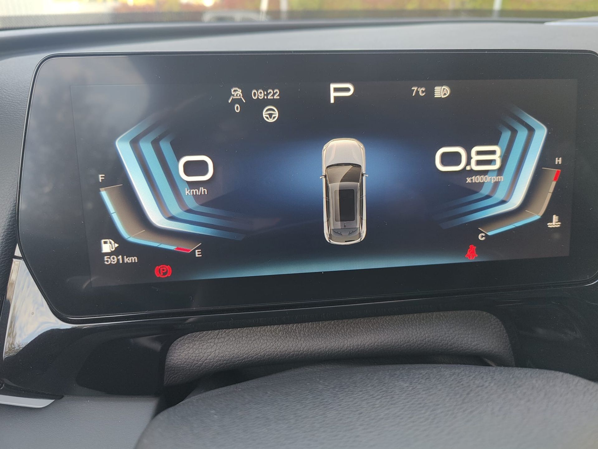 En el salpicadero el nuevo BAIC X55 monta dos pantallas: una para la instrumentación y otra, táctil y con resolución HD, para manejar el equipo multimedia compatible con Apple CarPlay y CarbitLink.