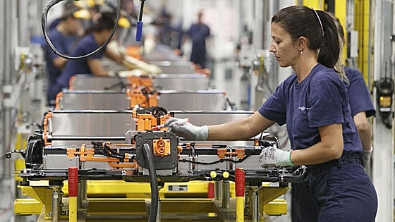 La mitad de los proveedores de automoción prevén recortar su producción