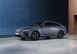 La berlina no ha muerto: Lexus apuesta por ellas con su nuevo ES