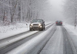 Conducción con nieve: la DGT explica cómo actuar ante el temporal