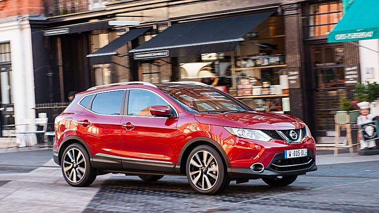 La segunda generación se presenta en 2014, ligeramente mayor y con líneas más deportivas