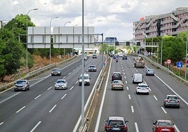 La DGT prepara el fin de la «barra libre» para los coches 'Cero Emisiones' en el VAO