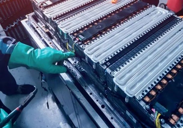 Europa blinda su industria del automóvil y exige baterías «Made in UE» para 2027