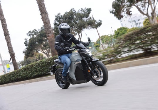 Equipamiento probador: Casco SHOEI GT-AIR 3 AGILITY TC5