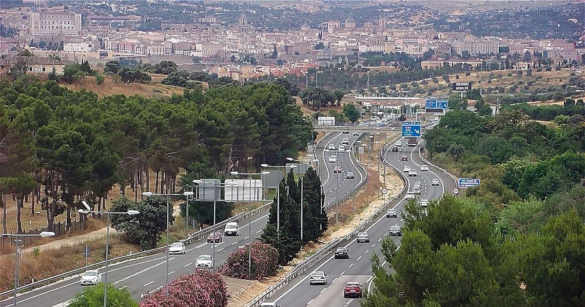 Semana Santa en coche: ¿es más barato viajar en un eléctrico o en uno de gasolina?