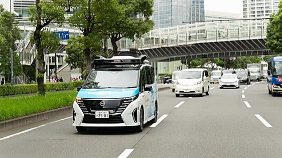 Un Serena autónomo circula por las calles de Yokohama