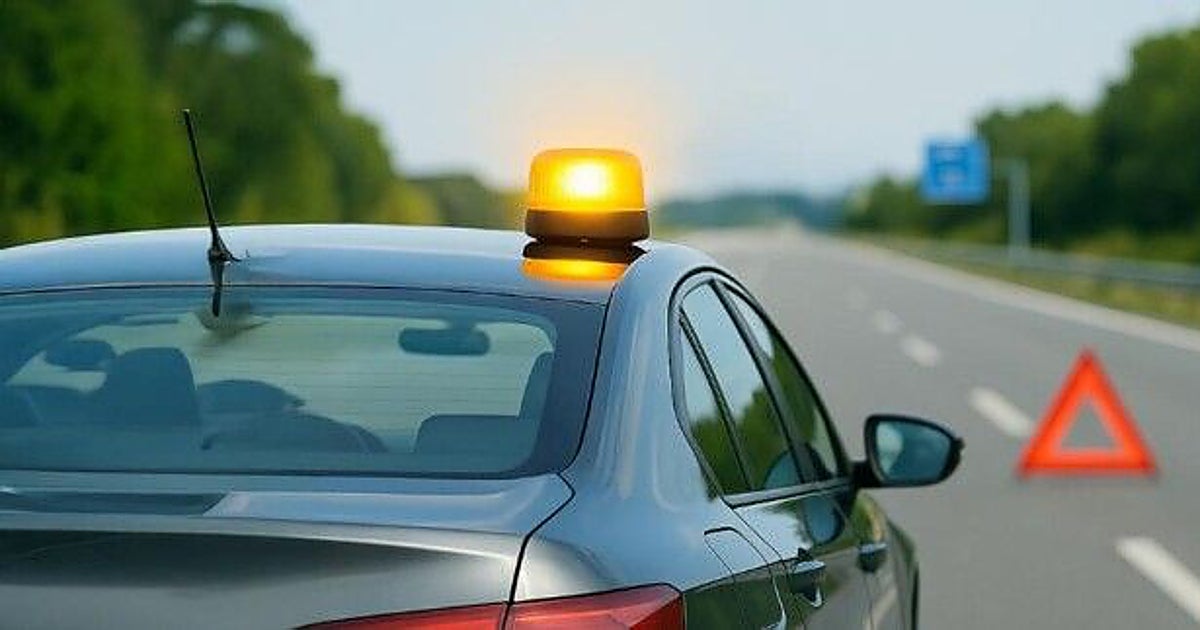 Tráfico ya multa con 80 euros por no llevar la baliza V16 conectada o tenerla sin batería