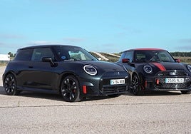 Mini John Cooper Works: probamos las versiones 100% eléctrica y de gasolina en circuito