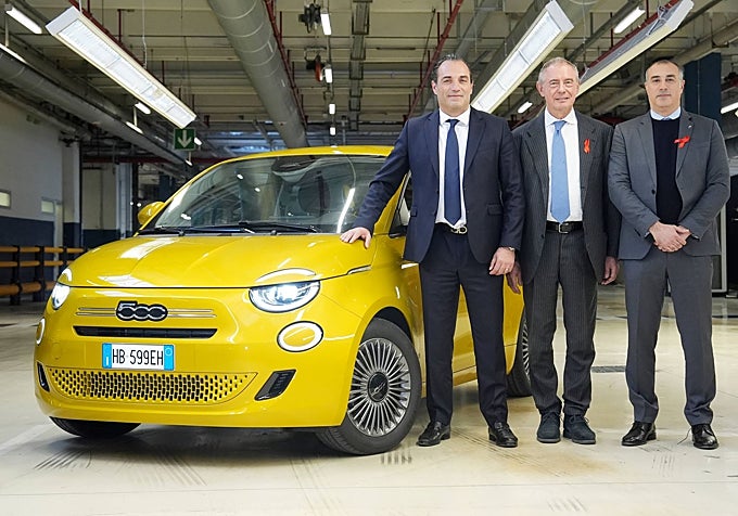 Junto a Antonio Filosa, en la presentación del Fiat 500 Hybrid
