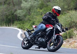 Probamos la Macbor Shifter 125 Evo, la receta «casolana» de una naked vanguardista y emocionante
