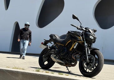 Probamos la Kawasaki Z650 S 2026, una versión con más genética «Z»