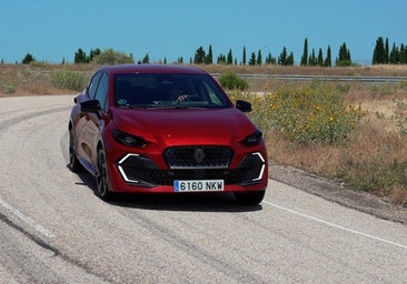 Probamos el Clio híbrido: el utilitario de Renault estrena diseño y una eficiencia energética sin precedentes