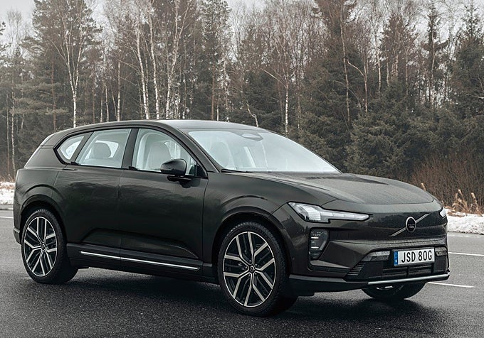 Alquiler privado Volvo EX60 desde 899 €/mes sin IVA, 1.038 €/mes con IVA incluido. Volvo es una de las pocas marcas que asegura la entrega del vehículo en la fecha concreta