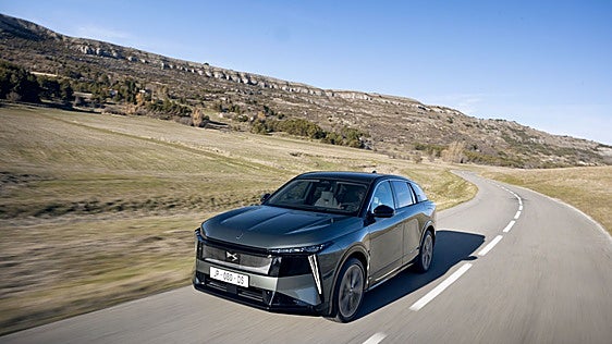 Probamos la versión híbrida y el eléctrico de mayor autonomía del DS Nº7