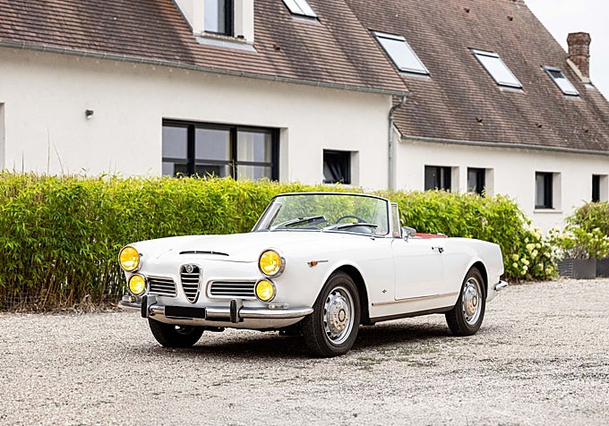 El final del Alfa Romeo 2600 Spider, acentuó la situación crítica de Carrozzeria Touring
