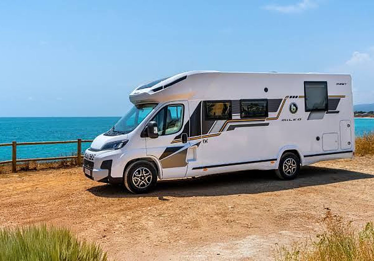 La DGT se pone firme: dónde encontrarás límites de tiempo o prohibiciones para acampar o liberar aguas con tu autocaravana