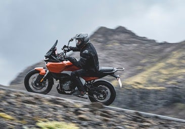 Prueba Norton Atlas Apex: Una trail rutera y premium para cimentar un regreso histórico