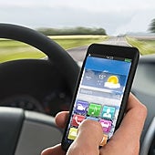 Imagen - La manipulación del teléfono móvil u otros dispositivos es una de las principales causas de siniestralidad letal en carretera.