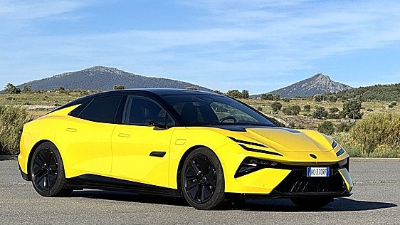 Al volante del Lotus Emeya 600 GT SE, un potente GT eléctrico 'made in China' para distinguirse y divertirse