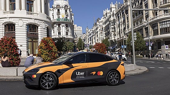 La Fórmula 1 toma las calles de Madrid: flota temática de McLaren y simulación contra los pilotos oficiales
