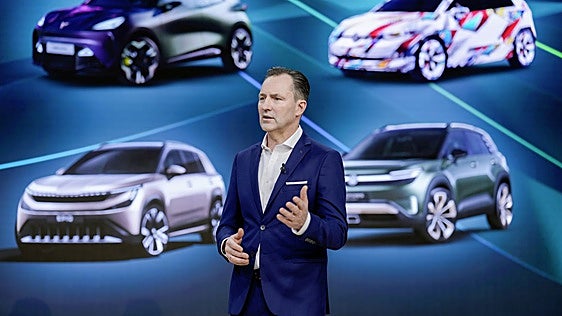 El CEO de Volkswagen reafirma el compromiso del grupo alemán con las plantas de Martorell y Pamplona