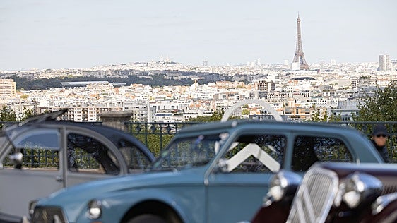 París se rinde al legado de Citroën: así fue el primer Classic Tour por las calles de la capital francesa