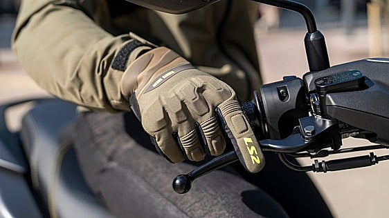 Guantes obligatorios en carretera: Guía para elegir el modelo adecuado antes del 1 de octubre
