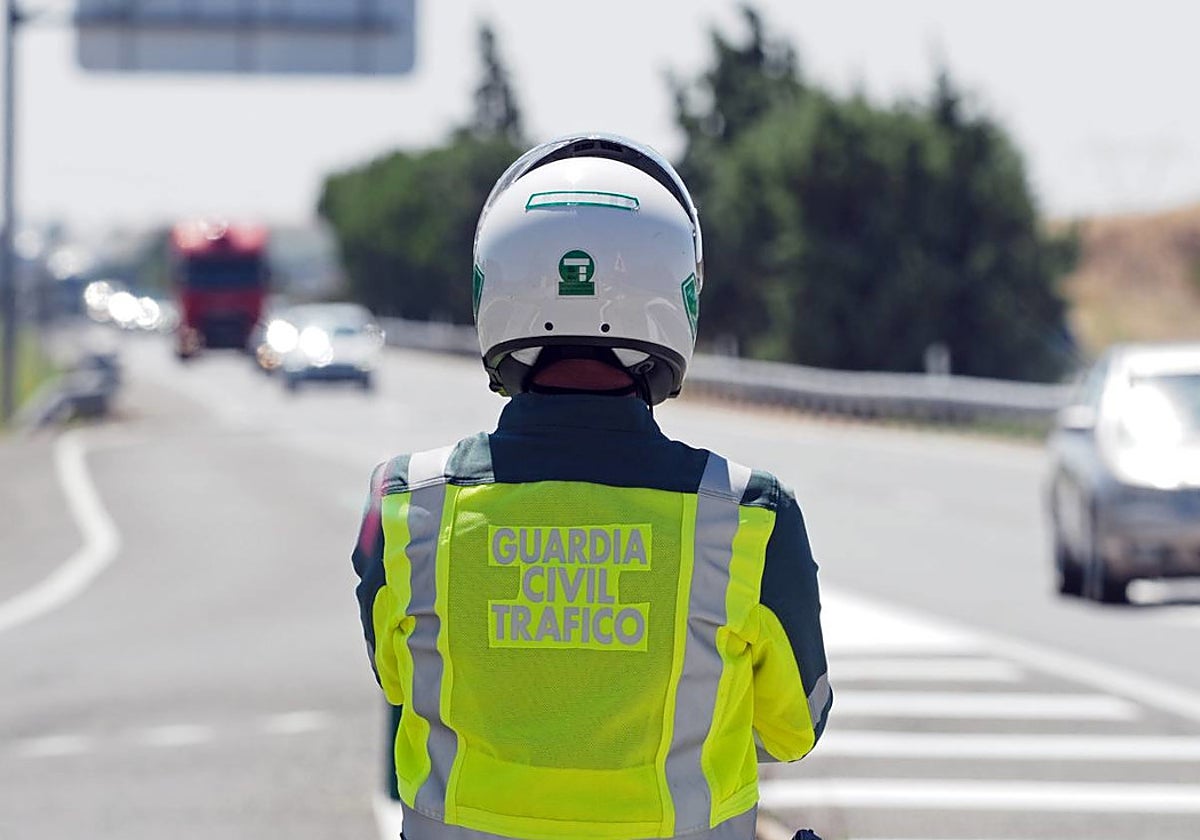 La Guardia Civil de Tráfico supervisará a pie de carretera la aplicación del nuevo paquete normativo de la DGT