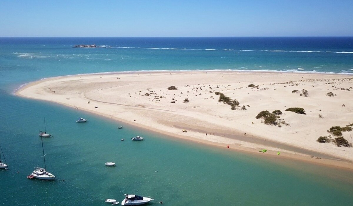 En la playa de Camposoto se evaluará el nivel de estrés ecológico que ejerce el turismo