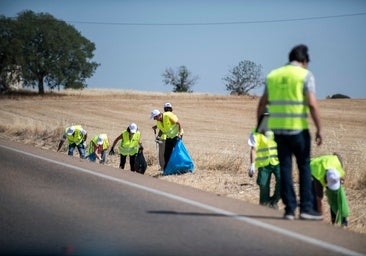 La basuraleza vuelve a las carreteras con la operación salida del verano