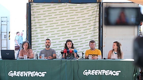 Once activistas de Greenpeace se enfrentan a cinco años de cárcel por una protesta contra un buque de gas en Sagunto