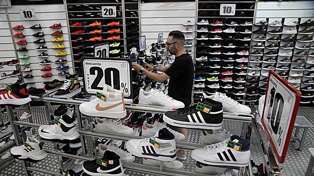 Comercio de ropa deportiva con descuentos en la capital cordobesa