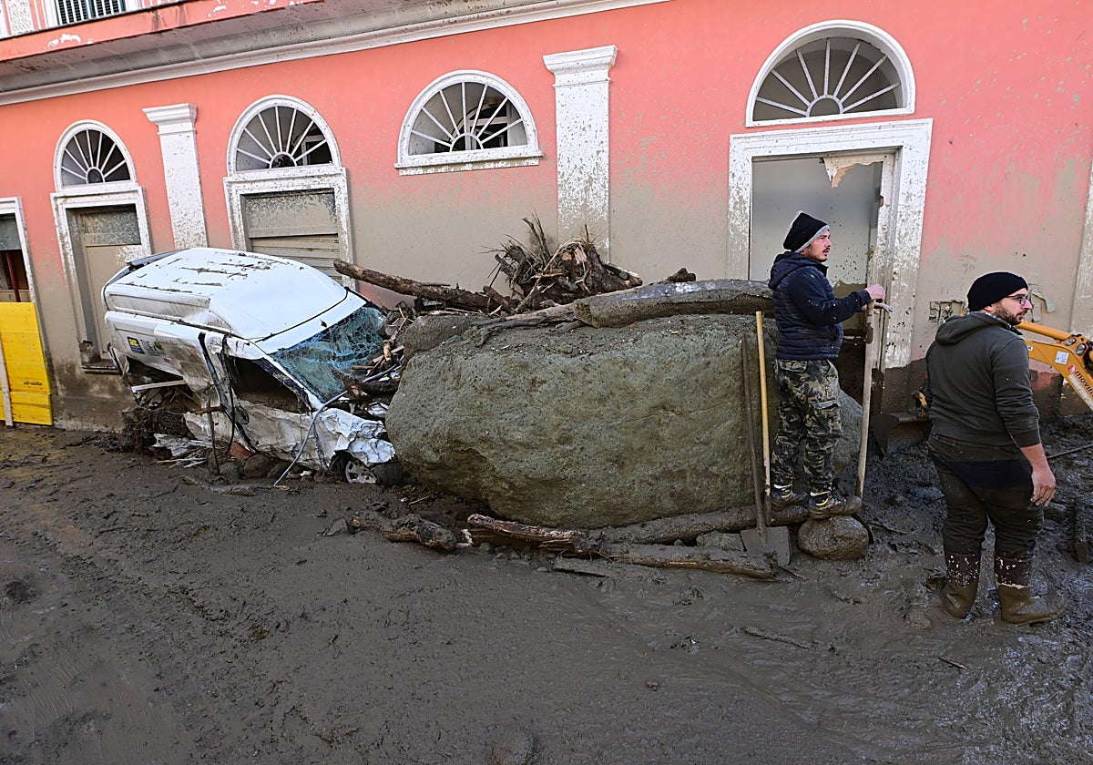 Recuperados siete cadáveres del fango en la isla italiana de Ischia