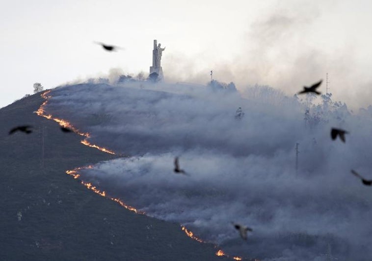 Incendiarios, sequía y viento: el cóctel que desboca el fuego en el norte de España