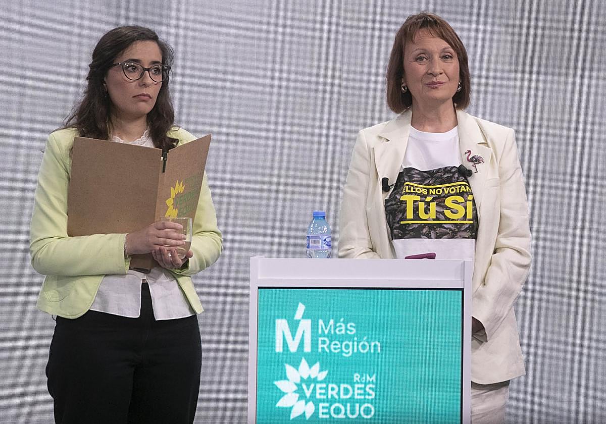 María Marín ha rechazado compartir su tiempo de intervención con Helena Vidal (i), de Más Región-Equo