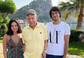 Mario Vargas Llosa reaparece junto a su familia después de su segunda hospitalización por covid