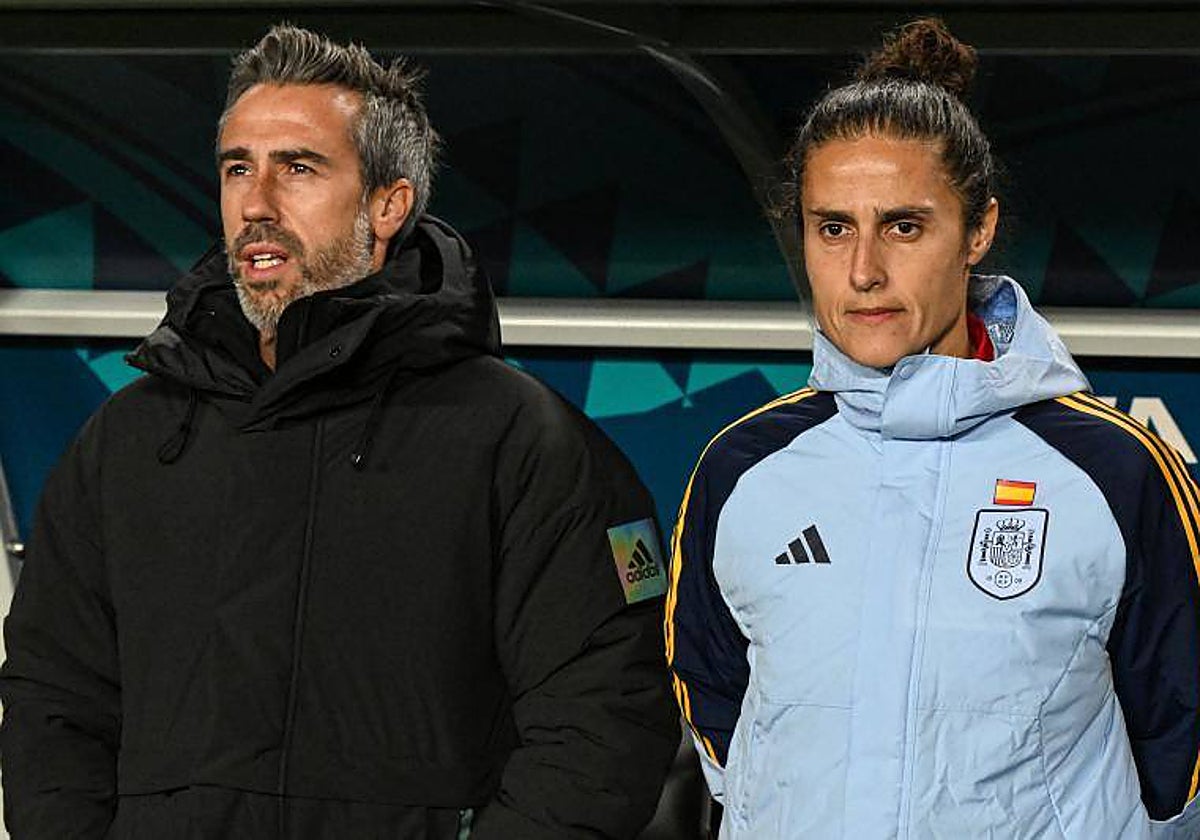 Jorge Vilda y Montse Tomé, en el banquillo de la selección