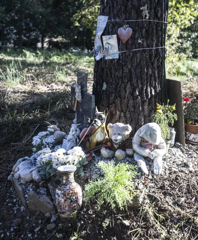 Nadie lleva flores a la tumba de Asunta, la niña enterrada con su madre... y asesina