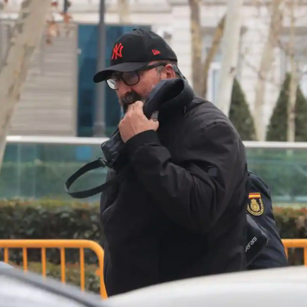 Los registros del caso Koldo: reliquias de la Guardia Civil, armas y documentos en el baño