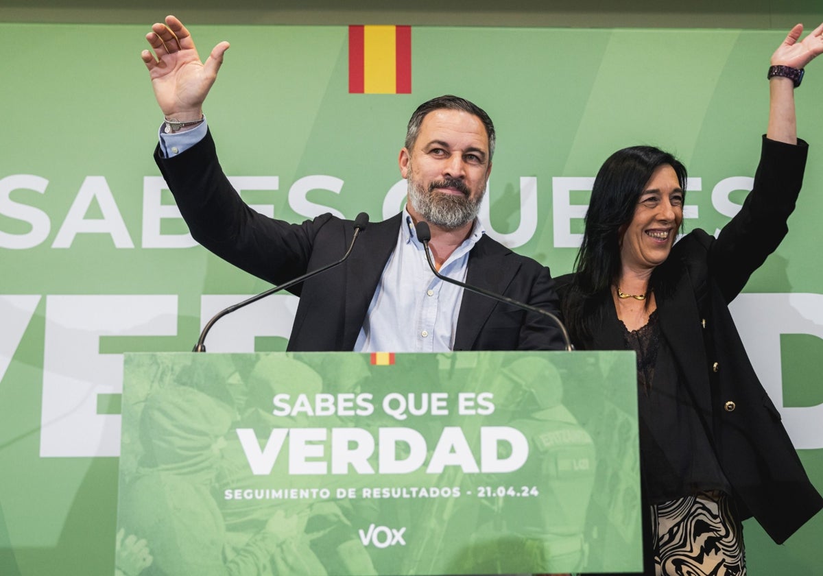 Santiago Abascal y Amaia Martínez tras conocer el escrutinio