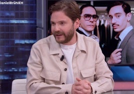 Daniel Brühl revela la gran mentira de su casting para el papel de Karl Lagerfeld: «Se enteraron de que soy un impostor»