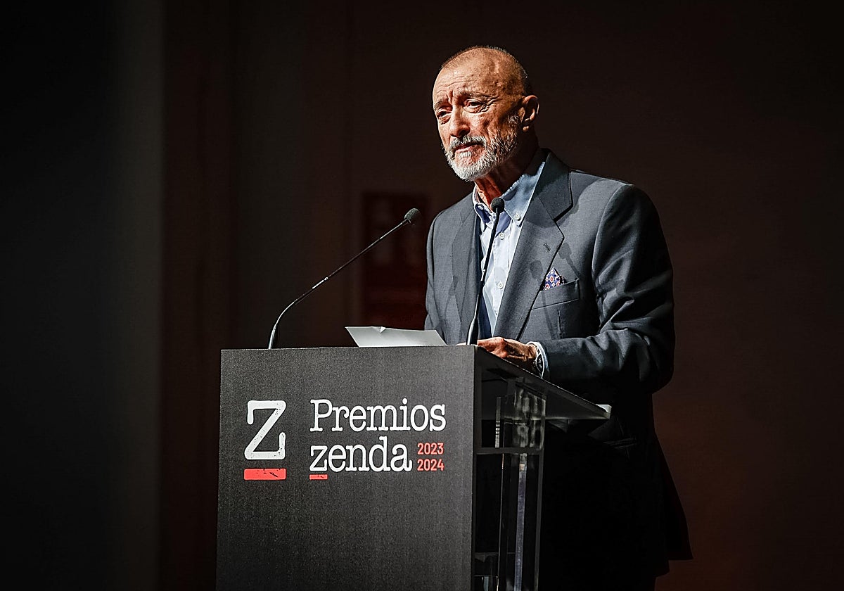 Pérez-Reverte, en la entrega de los premios Zenda